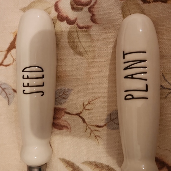 Rae Dunn Gardening Tools Plant Seed Trowel & Cultivator Heavy Duty - Picture 3 of 4